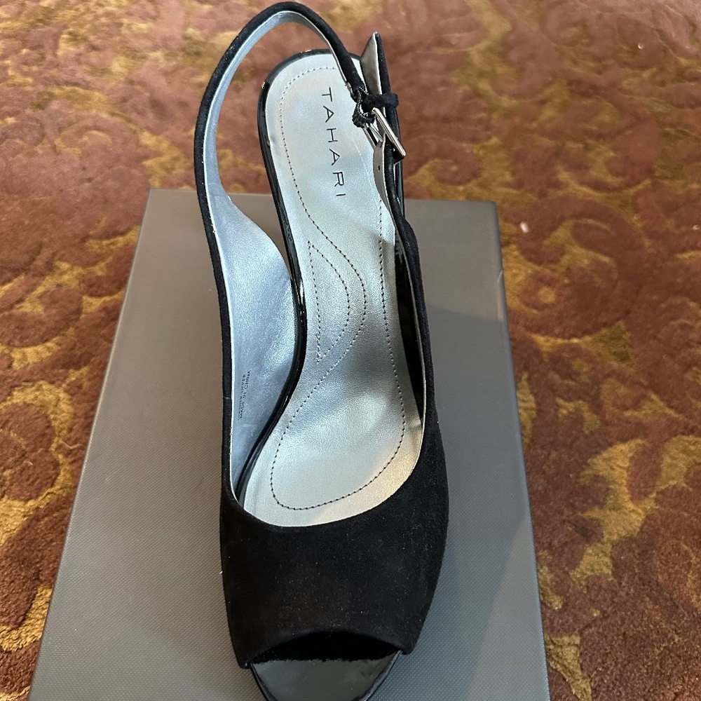 New- Never Worn: Tahari Si Señor Heels